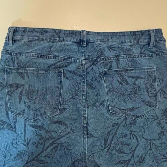 Soft Surroundings light wash Jeans Floral Leaf pattern PL Feminine Cottagecore - Picture 3 of 10